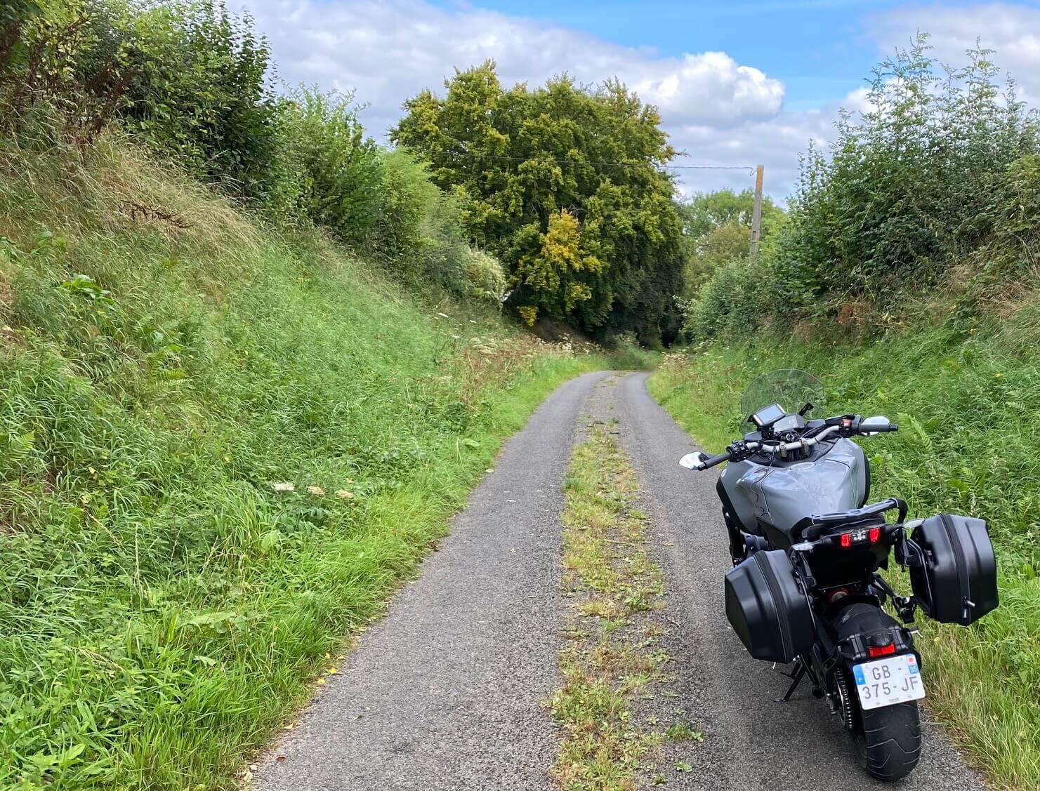 Voyage à moto : La Picardie, plate et chiante ?  ► Zef Enault